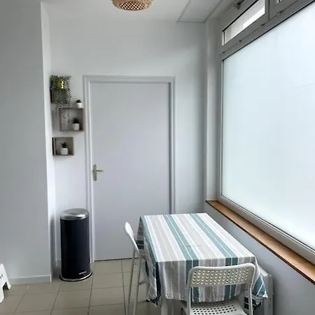 Joli 2 Pieces, A Cote Du Musee Dior Apartment *